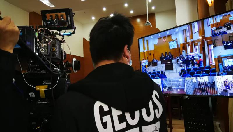 AI生成VS人工创意——浪卡子县广告片拍摄公司的技术浪漫主义实践